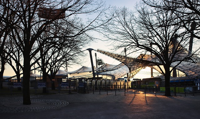 美国亚利桑那州两架小型飞机相撞 已致2人死亡.